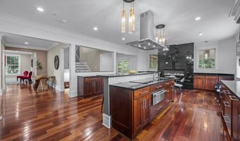 9715 SINGLETON Dr, Bethesda, MD 20817
