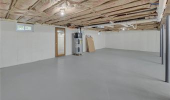 3 Tyler Point Rd, Barrington, RI 02806