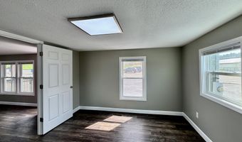 4 Green St, Athens, TN 37303