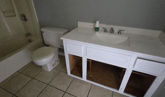 632 Carver Cir, Alford, FL 32420