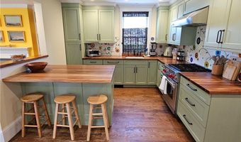 209 Coggeshall Ave, Newport, RI 02840