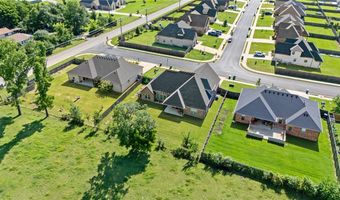 1010 Huntleigh Dr, Bentonville, AR 72713