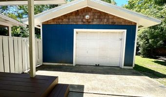 16 Adams St, Apalachicola, FL 32320