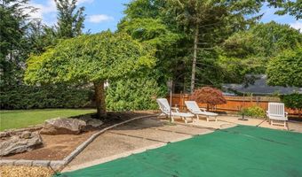 22 Golden View Dr, Johnston, RI 02919
