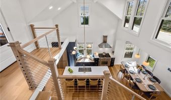 14 Robinson St, Narragansett, RI 02882