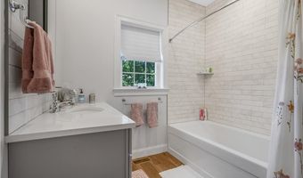 31 Ridge St, Berkley, MA 02779