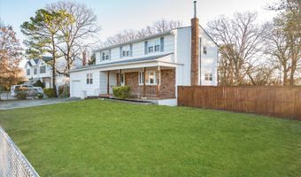 98 Monroe St, Amityville, NY 11701