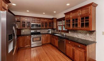 618 9th St, Ames, IA 50010