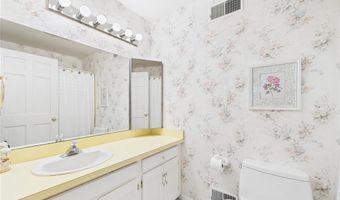 102 Pine Glen Dr, East Greenwich, RI 02818