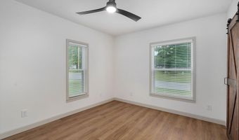 933 S Rinker Ave, Aurora, MO 65605