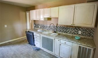 2020 Country Club Dr, Alton, IL 62002