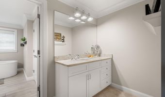10 Lilac Ct, Bedford, NH 03110