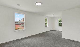 13 E KING St, Abbottstown, PA 17301