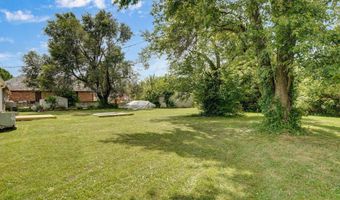 116 E Hadley St, Aurora, MO 65605