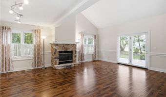 700 Hampton Cir 8, Aurora, OH 44202