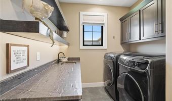 4261 Lakeshore Dr, Basehor, KS 66007