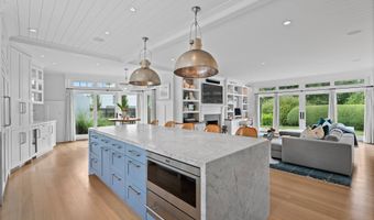 8 Gaylea Dr, Branford, CT 06405