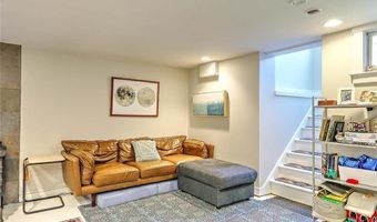 264 Sowams Rd, Barrington, RI 02806