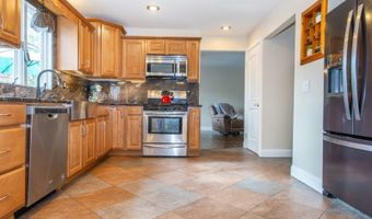 312 Mountainside Dr, Alloway, NJ 07422