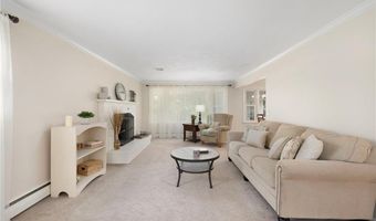 103 BIRCHWOOD Dr, North Kingstown, RI 02852