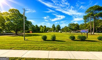 1147 Poor Robin Rd, Baxley, GA 31513