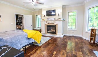 1977 Country Ln, Aberdeen, SD 57401