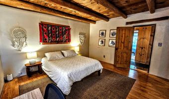 2 Latilla Ln, Arroyo Seco, NM 87514