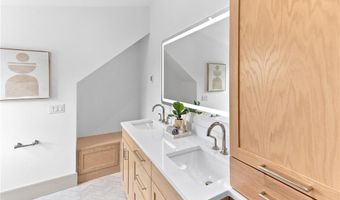 35 Coggeshall Ave, Newport, RI 02840