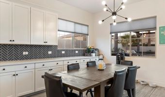 2080 E AQUARIUS Pl, Chandler, AZ 85249