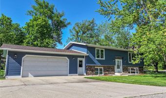 102 Ross Gdn NW, Alexandria, MN 56308