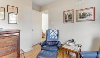 2700 N DINWIDDIE St N, Arlington, VA 22207