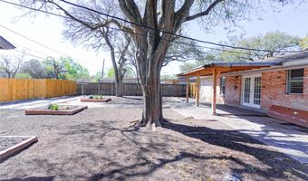 1108 N Woodlawn Dr, Alice, TX 78332