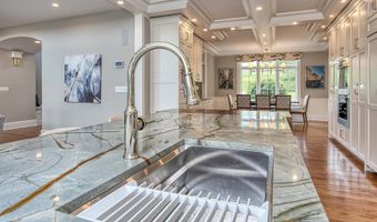 1 Stoneridge Dr, Albany, NY 12211