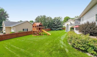 417 E Meadowlark Cir, Brandon, SD 57005