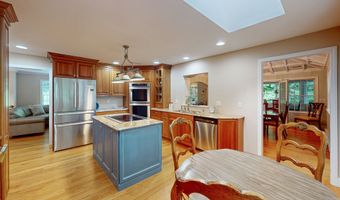 45 N Nabby Rd, Danbury, CT 06811