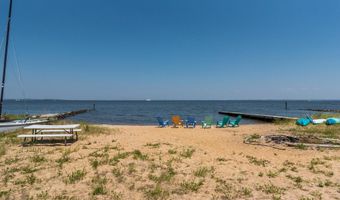 45 E LAKE Dr, Annapolis, MD 21403