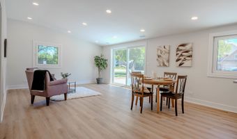 1823 E Park Pl, Arlington Heights, IL 60004
