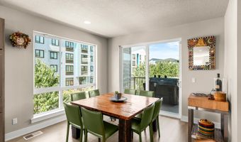 17163 SW WOODPECKER Ln, Beaverton, OR 97007