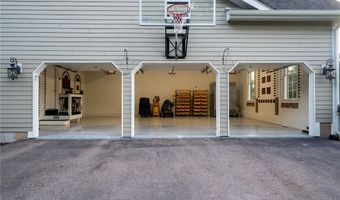 10 Lovegreen Ln, East Greenwich, RI 02818