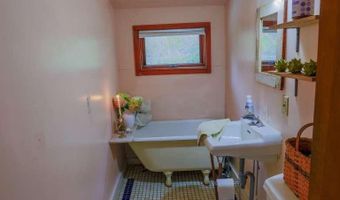 1312 Macintosh Hill Rd, Bethel, VT 05060