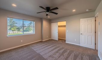 318 11TH St, Bandon, OR 97411