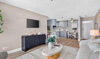 3991 Crown Point Dr 112, San Diego, CA 92109