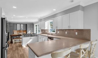 23 Pelican Dr, Bayville, NJ 08721
