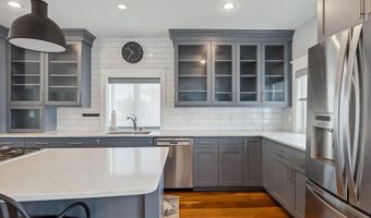 25 W 32nd St, Avalon, NJ 08202