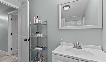 66 Girard Ave 114, Newport, RI 02840