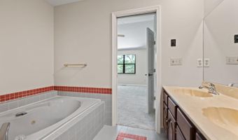 8240 Woodglen Dr, Anderson Twp., OH 45255