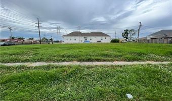 305-07 E MAGNOLIA Dr, Chalmette, LA 70043