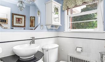 133 Tupelo Hill Dr, Cranston, RI 02920