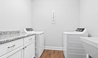 1300 PARKER Pl, Auburn, AL 36832