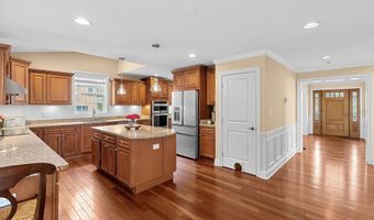 6932 ALPINE Dr, Annandale, VA 22003
